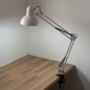 Rögzíthető, kihajtható karú asztali/tervezői lámpa - Fehér