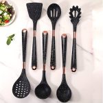 Set de 7 piese din silicon pentru servirea mesei - Negru, model cu stropi