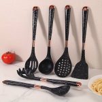 Set de 7 piese din silicon pentru servirea mesei - Negru, model cu stropi