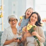 Búrába zárt örökrózsa LED fénnyel - Fehér/arany - Lepkés, 1 rózsa LOVE06