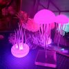 Lampă LED Meduză cu Tentacule Plutitoare și Lumină Colorată