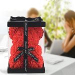 Ursuleț de pluș cu trandafir veșnic în cutie – 25 cm – roz