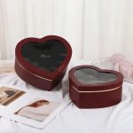 Cutie cadou în formă de inimă cu trandafiri – Roz